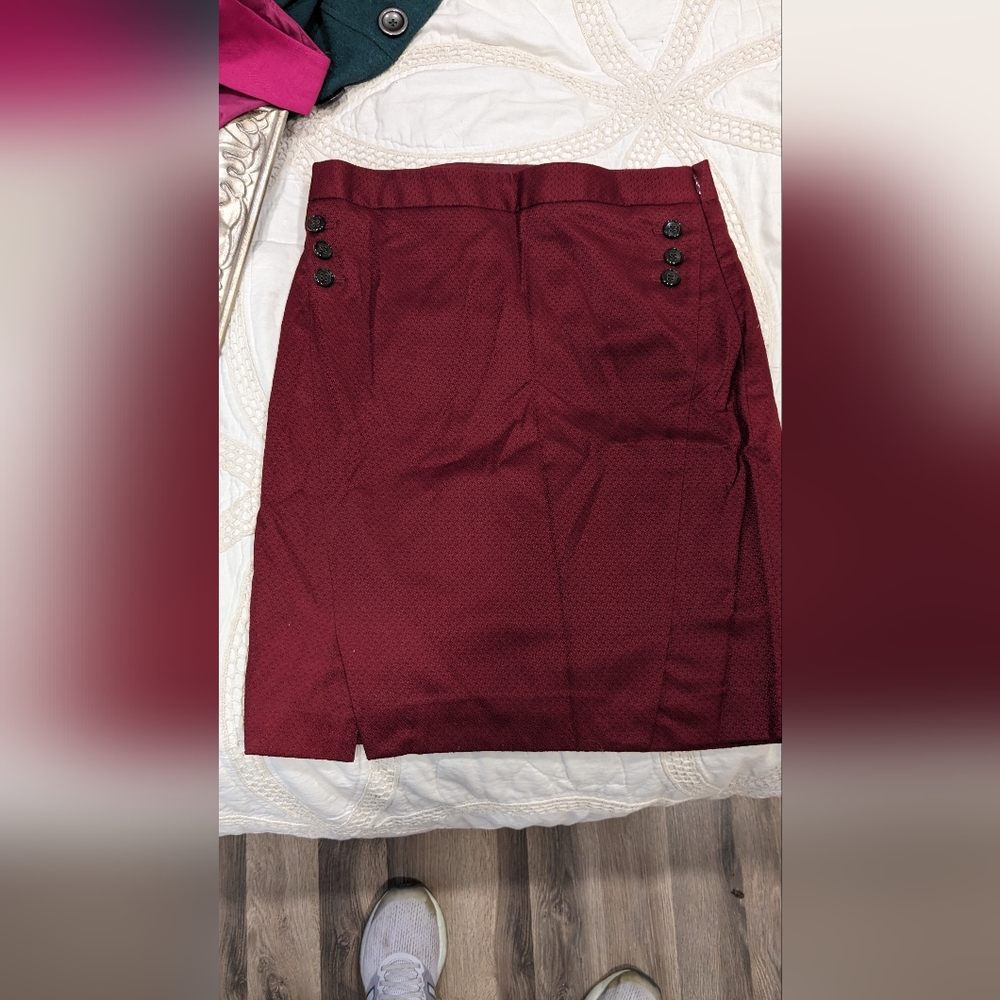 The limited skirt. Size 8, red